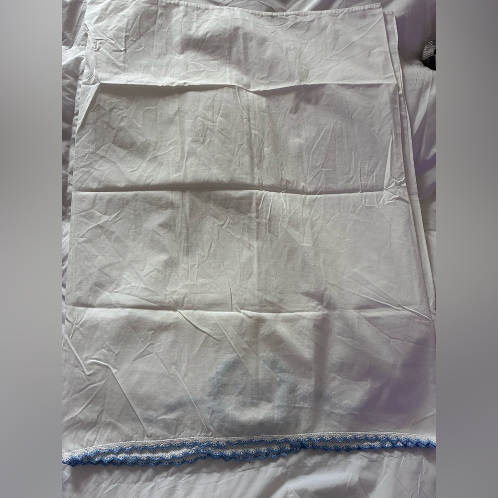 Vintage handmade  “his” and “hers” Embroidered Pillowcases - Picture 5 of 6